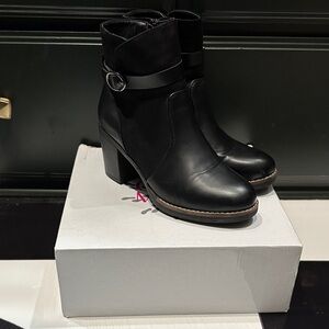 OLIVIA MILLER Black Ankle Boots